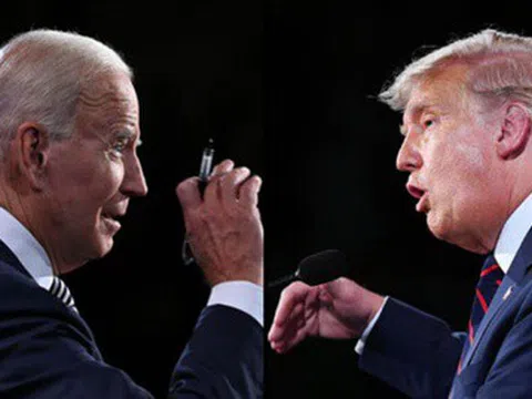 Nút tắt micro và 'buổi diễn kịch câm' Trump - Biden