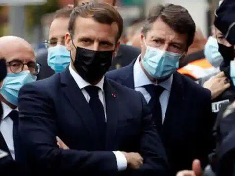 Tổng thống Macron lên tiếng về vụ một phụ nữ bị chặt đầu ở Pháp