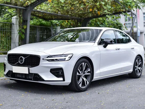 Chi tiết Volvo S60 R-Design giá từ 1,7 tỷ đồng, đối thủ Mercedes C 200