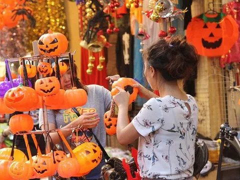 Nhộn nhịp thị trường đồ hóa trang Halloween