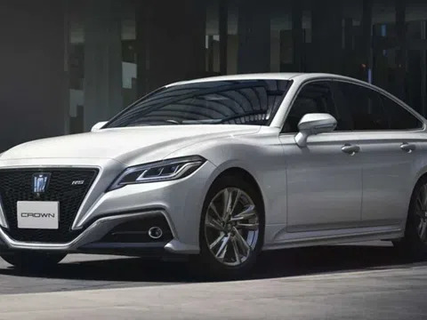 Toyota Crown 2021 có màn hình cảm ứng cỡ lớn, giá từ 47.000 USD