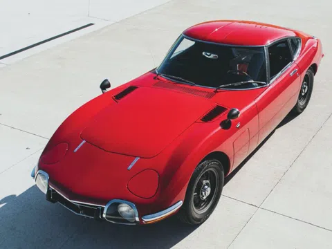 Toyota 2000GT đời 1967 được bán đấu giá hơn 900.000 USD