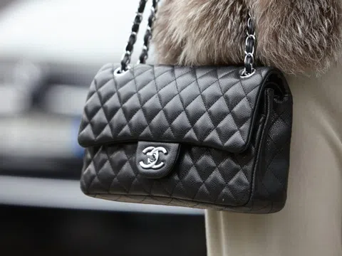 Hãng Chanel, Louis Vuitton tiếp tục tăng giá giữa mùa dịch Covid-19