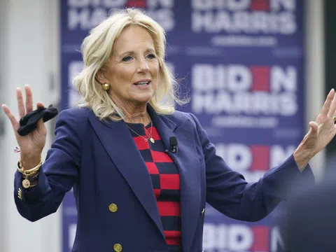 Bà Jill Biden chuộng trang phục tôn vẻ mạnh mẽ