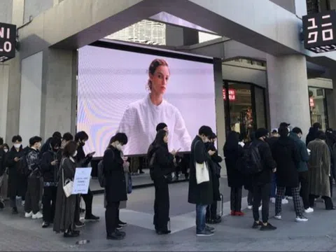 Giới trẻ châu Á chen lấn nhiều giờ để mua đồ Jil Sander