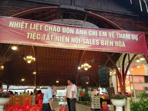 Hội Sales TP Biên Hoà kết nối cùng Đại sứ thương hiệu " Beer S18" MC- ca sĩ Đào Huy Vũ trong buổi lễ Tất Niên 2021