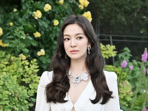 Song Hye Kyo đi event, netizen thốt lên 2 từ: "Nữ thần"