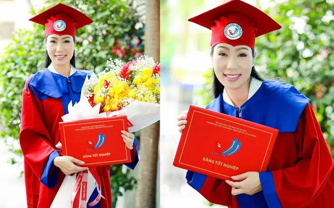 NSƯT Trịnh Kim Chi nhận bằng tốt nghiệp sau 4 năm miệt mài học tập