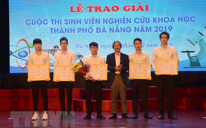 “Thiết kế thủy bộ thu gom rác bãi biển” đạt giải nhất cuộc thi nghiên cứu khoa học Đà Nẵng