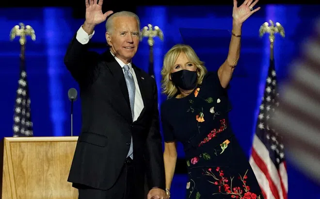 Bà Jill Biden giúp váy 5.690 USD cháy hàng