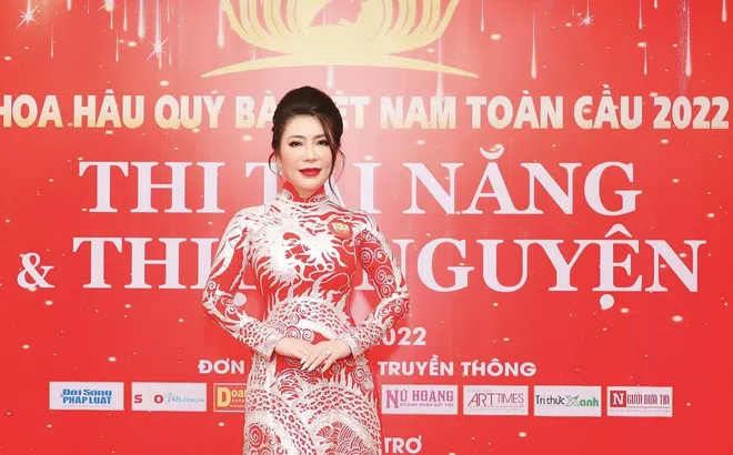 Chủ tịch tập đoàn bia Sài Gòn Ái Quốc ủng hộ quỹ thiện nguyện tại cuộc thi Hoa hậu Quý bà Việt Nam Toàn cầu 2022